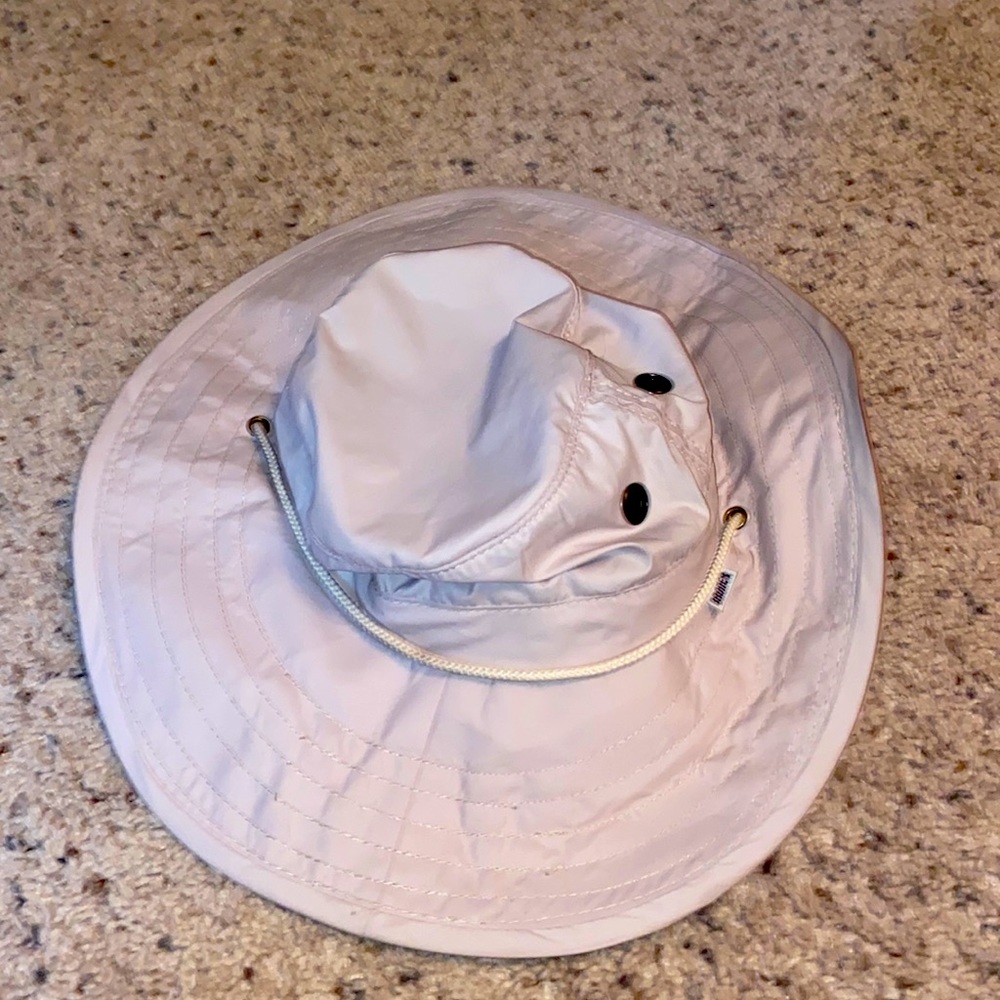 Bucket hat